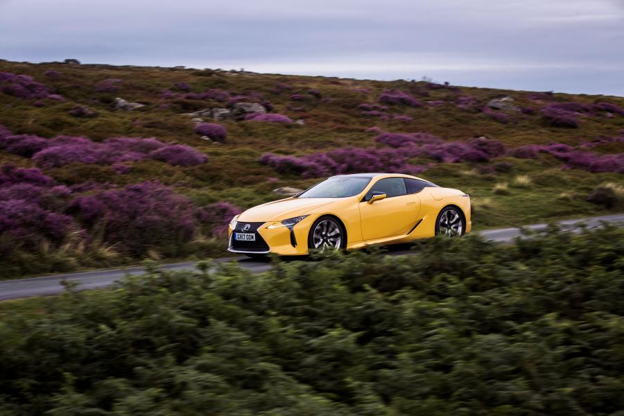  Lexus LC500 2017 года  (UK) (фото 4 из 40)